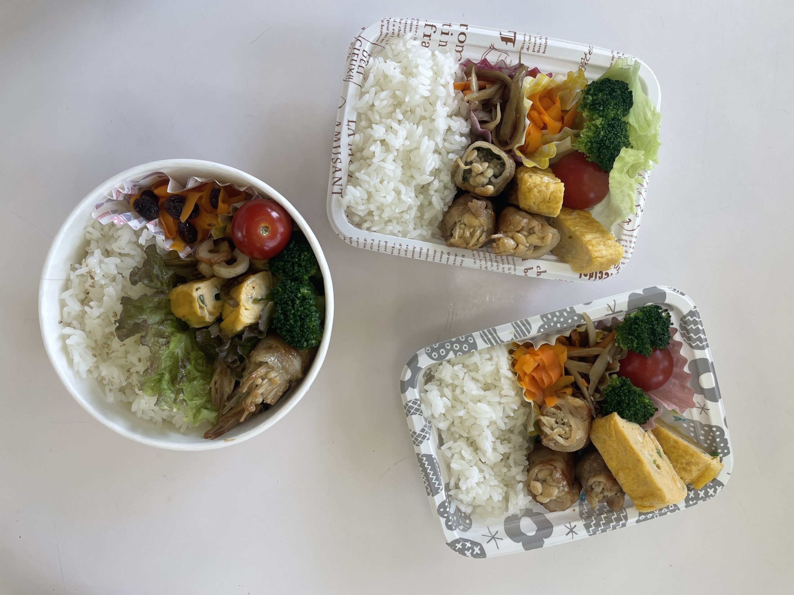 豚肉のえのき巻き、しらす入りたまご焼き、きんぴらごぼう、キャロットラペ